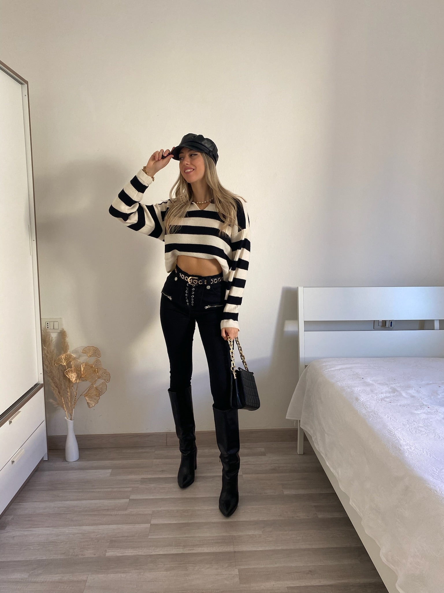 Jeans nero con lacci sul davanti