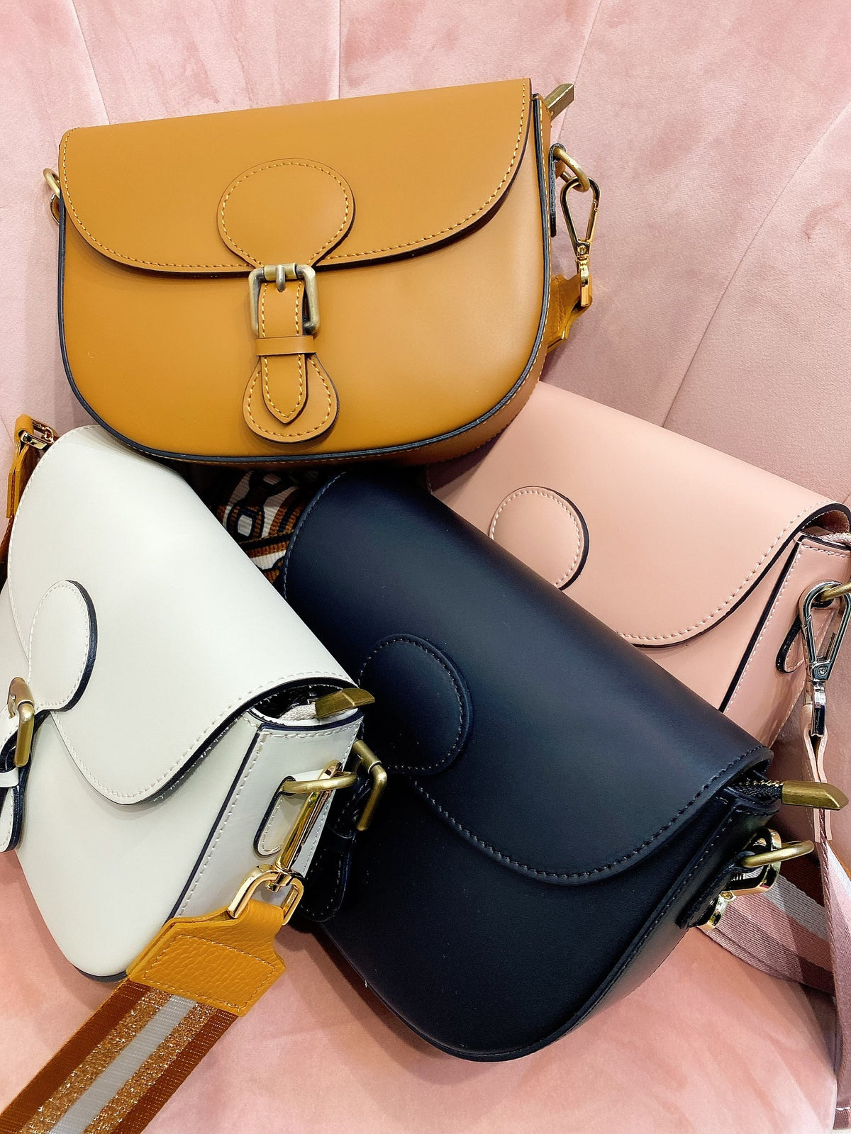 Pochette in pelle con cintura a fantasia