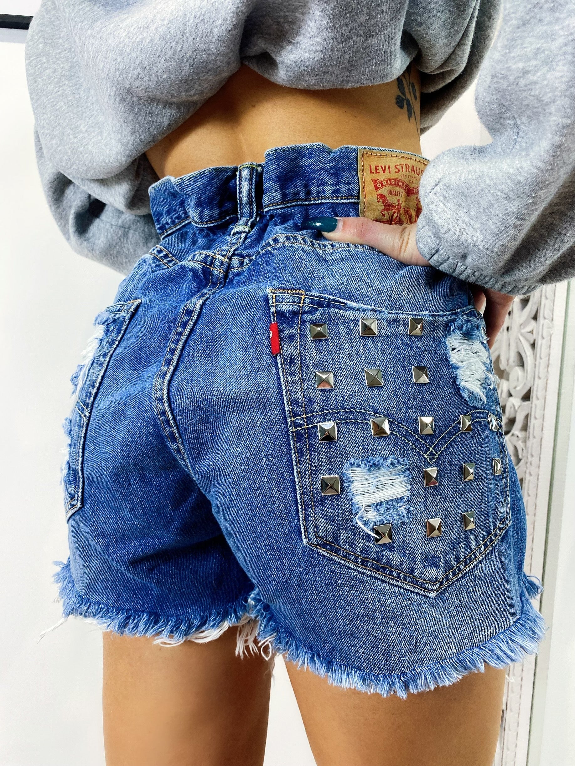 Short Levi’s Vintage con Borchie bagno medio