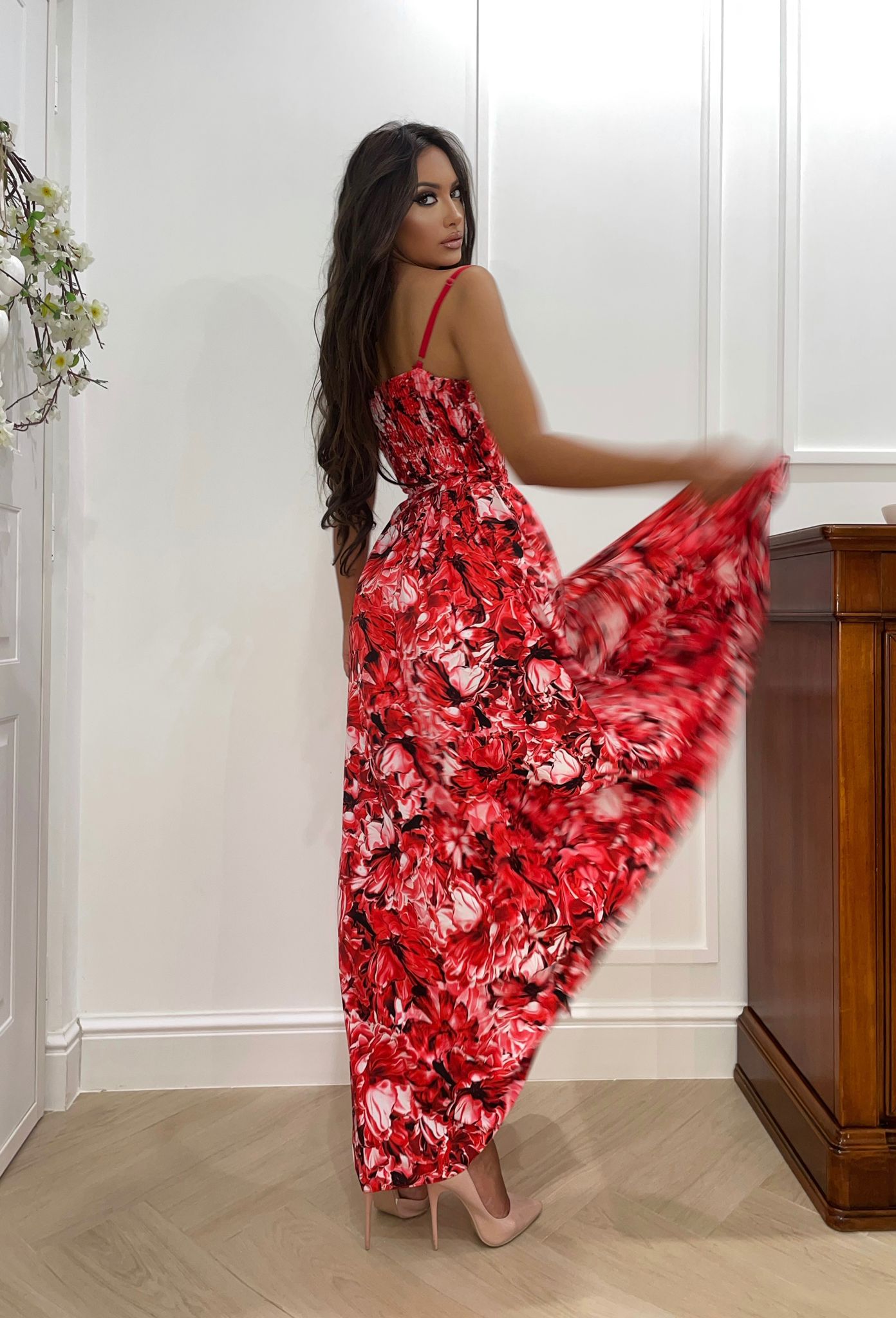 Abito con spacco a fiori rossi