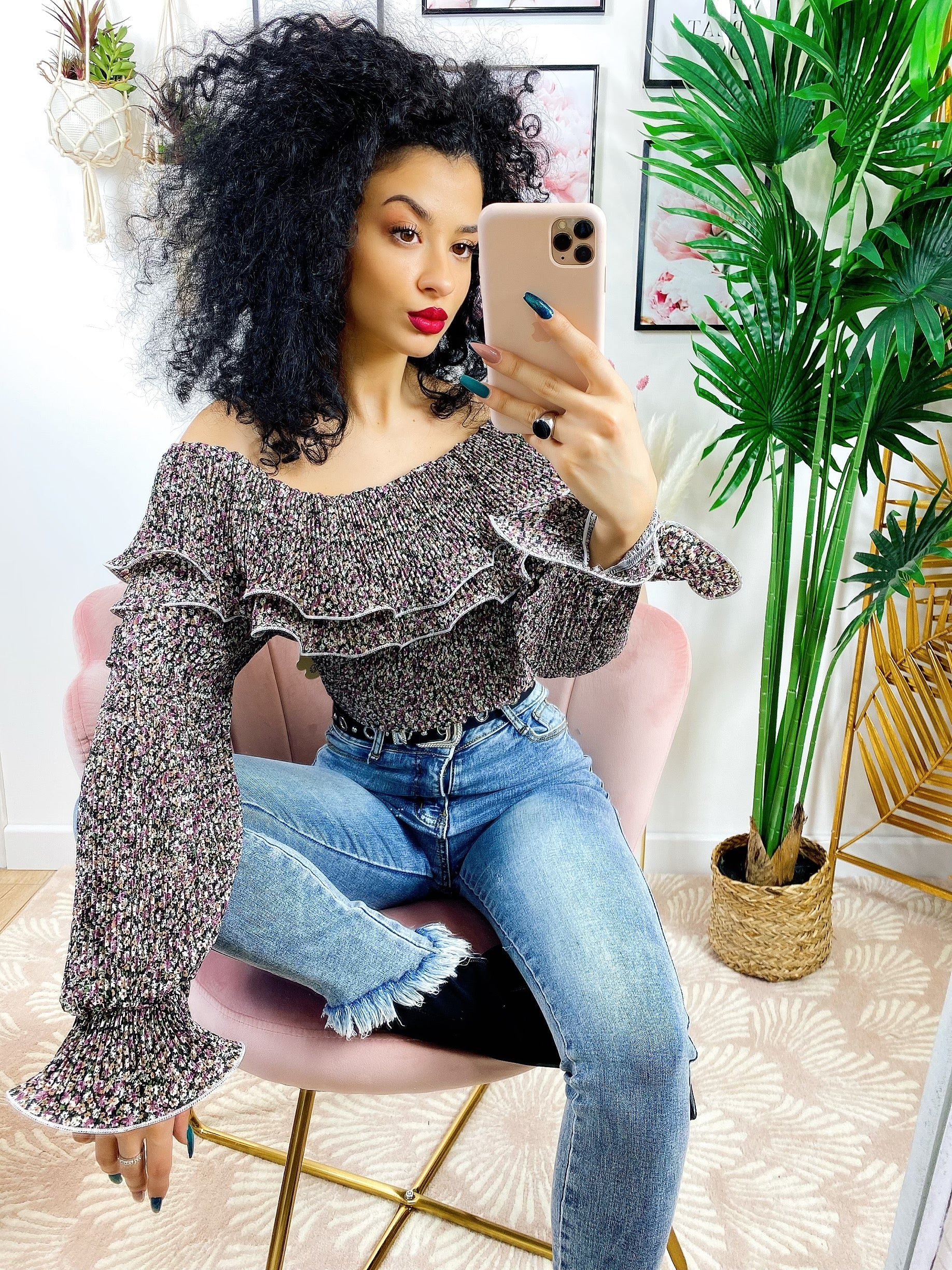 Blusa con rouge e fiorellini