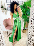 Abito in raso con maxi spacco verde chiaro