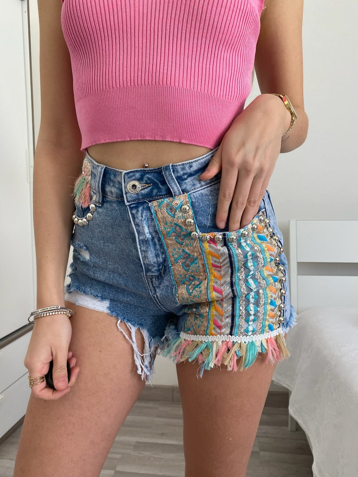 Short colorato con paillettes