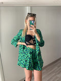 Completo giacca e Short maculato verde