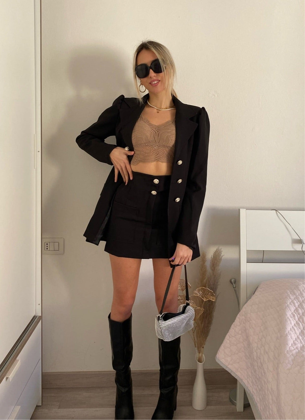 Completo giacca e gonna bottoni oro nero