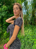 Abito a pois aderente con fiocco