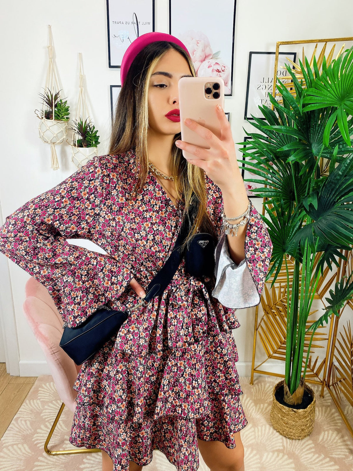 Abito a fiori con balze dettagli fucsia