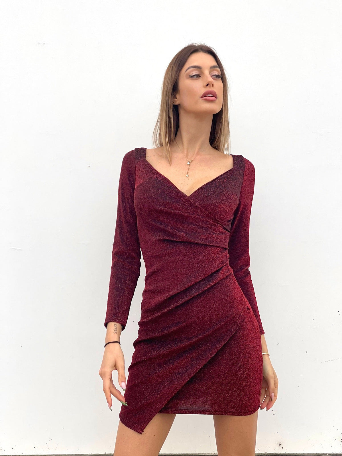 Abito glitter bordeaux scollo a cuore
