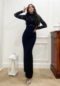 Abito nero con spacco e top in pizzo