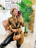 Cappotto check camel con cintura