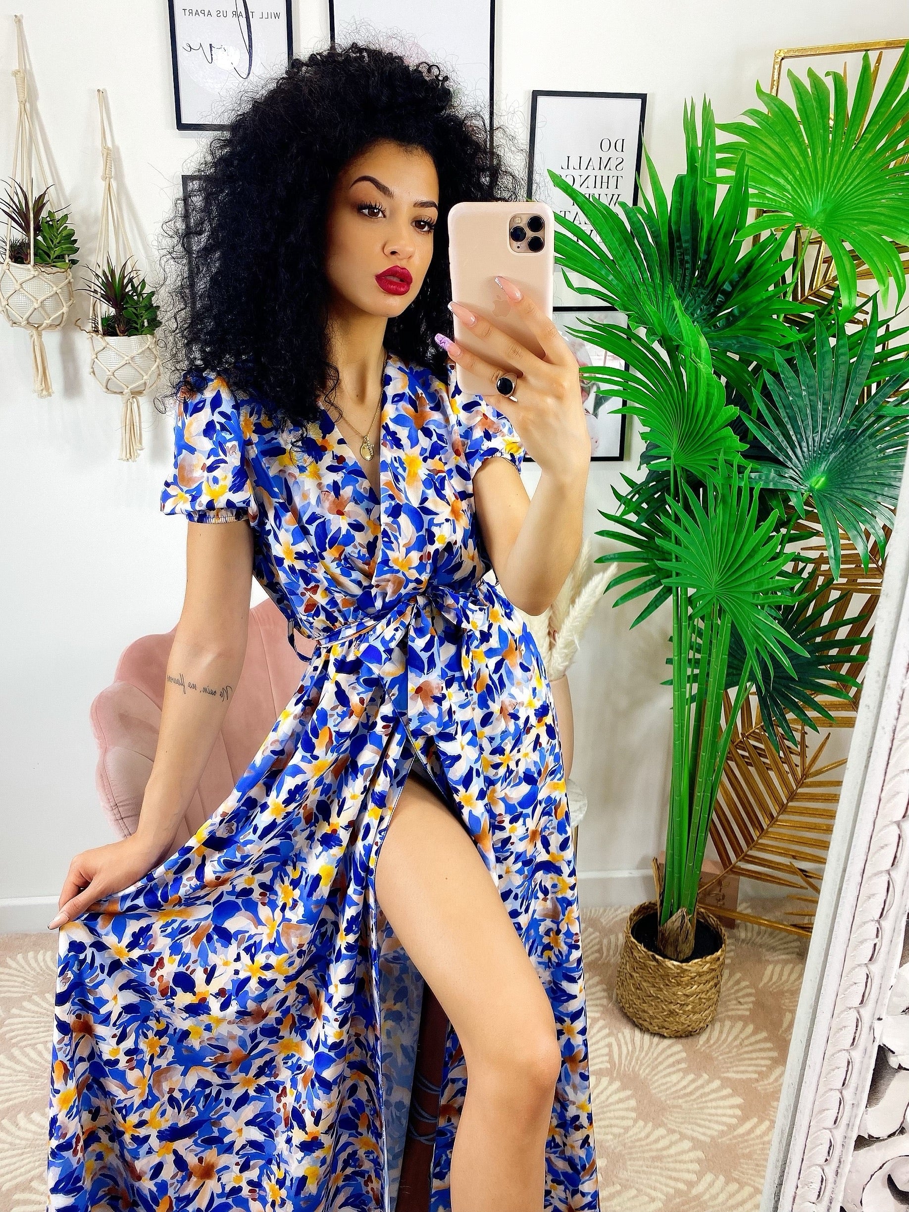 Abito lungo con maxi spacchi a fiori base azzurra