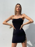 Abito nero con catene oro