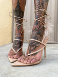 Tacchi con piume nude