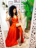 Abito in raso con maxi spacco arancio