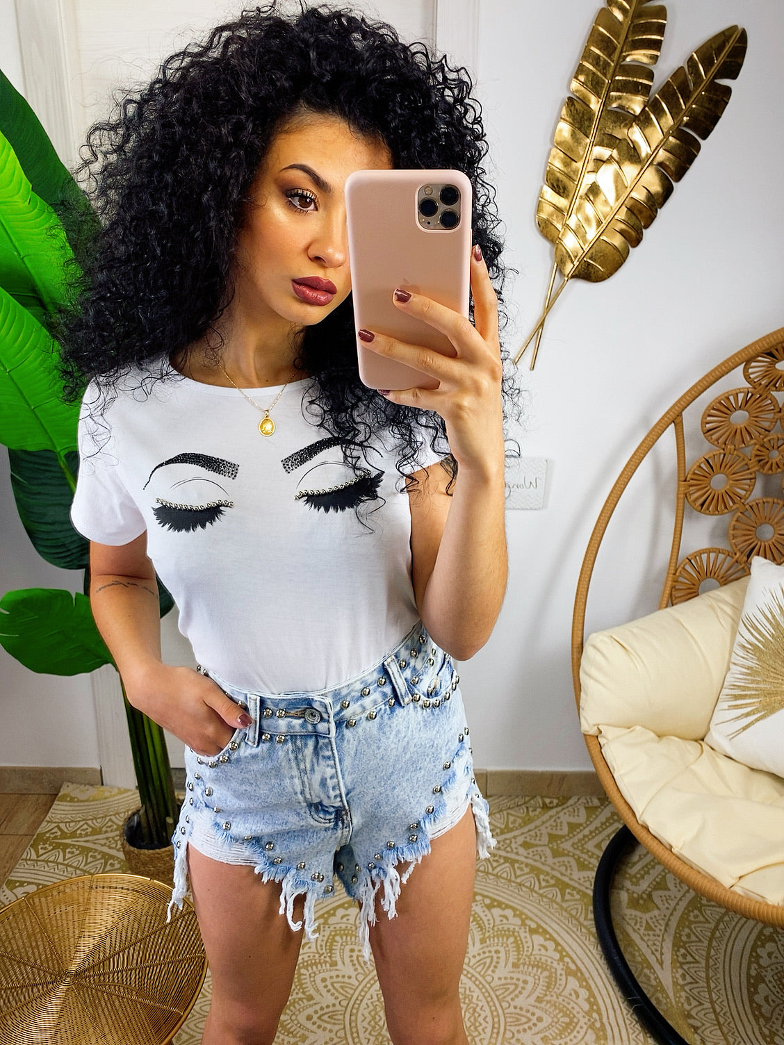 Short jeans chiaro con borchie