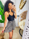 Short maculato nero e marrone