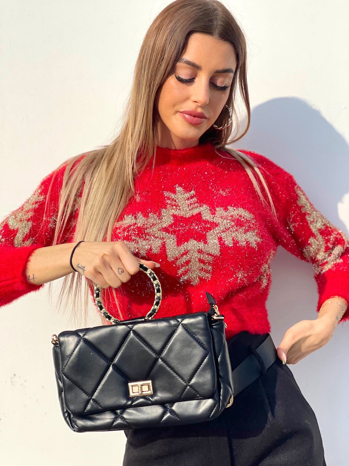 Borsa nera con manico e tracolla