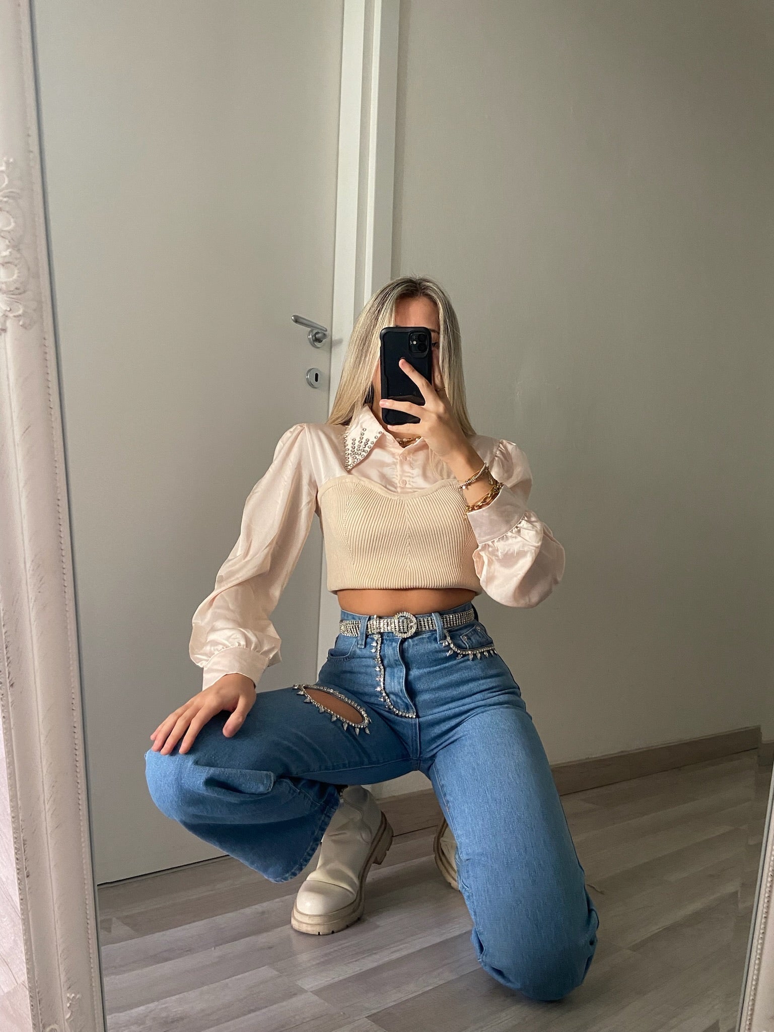 Maglia con camicia e strass cipria