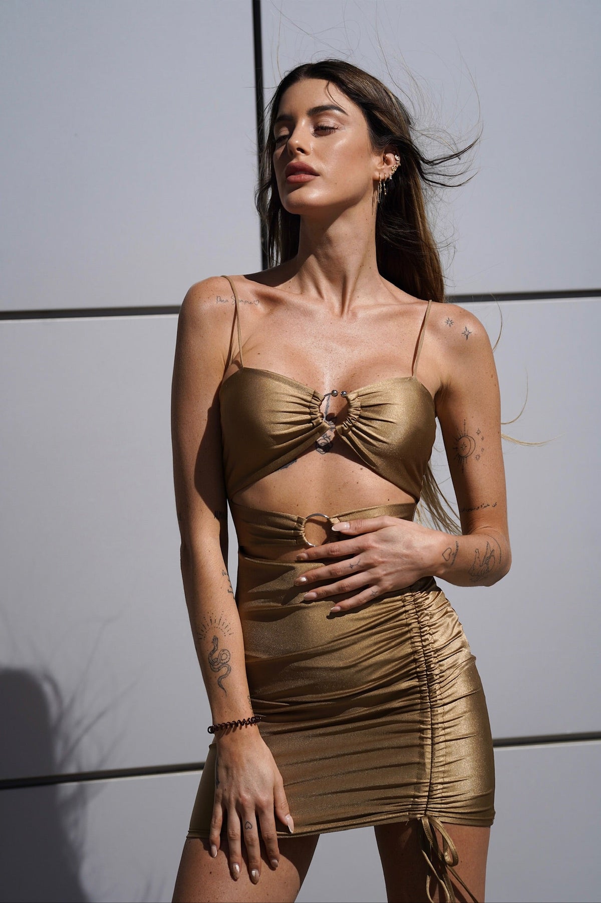 Abito bronzo anelli oro
