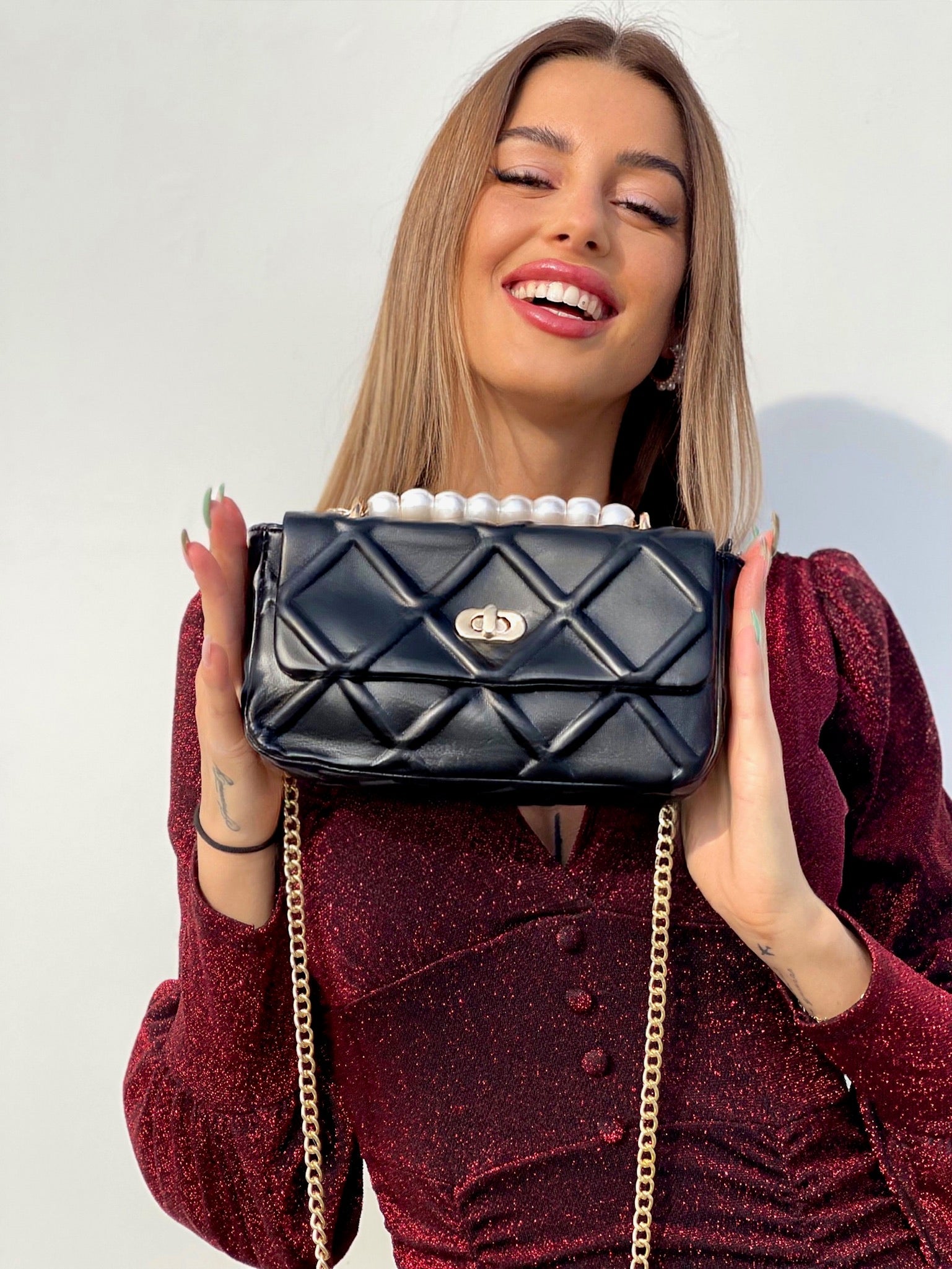 Borsa nera con perle