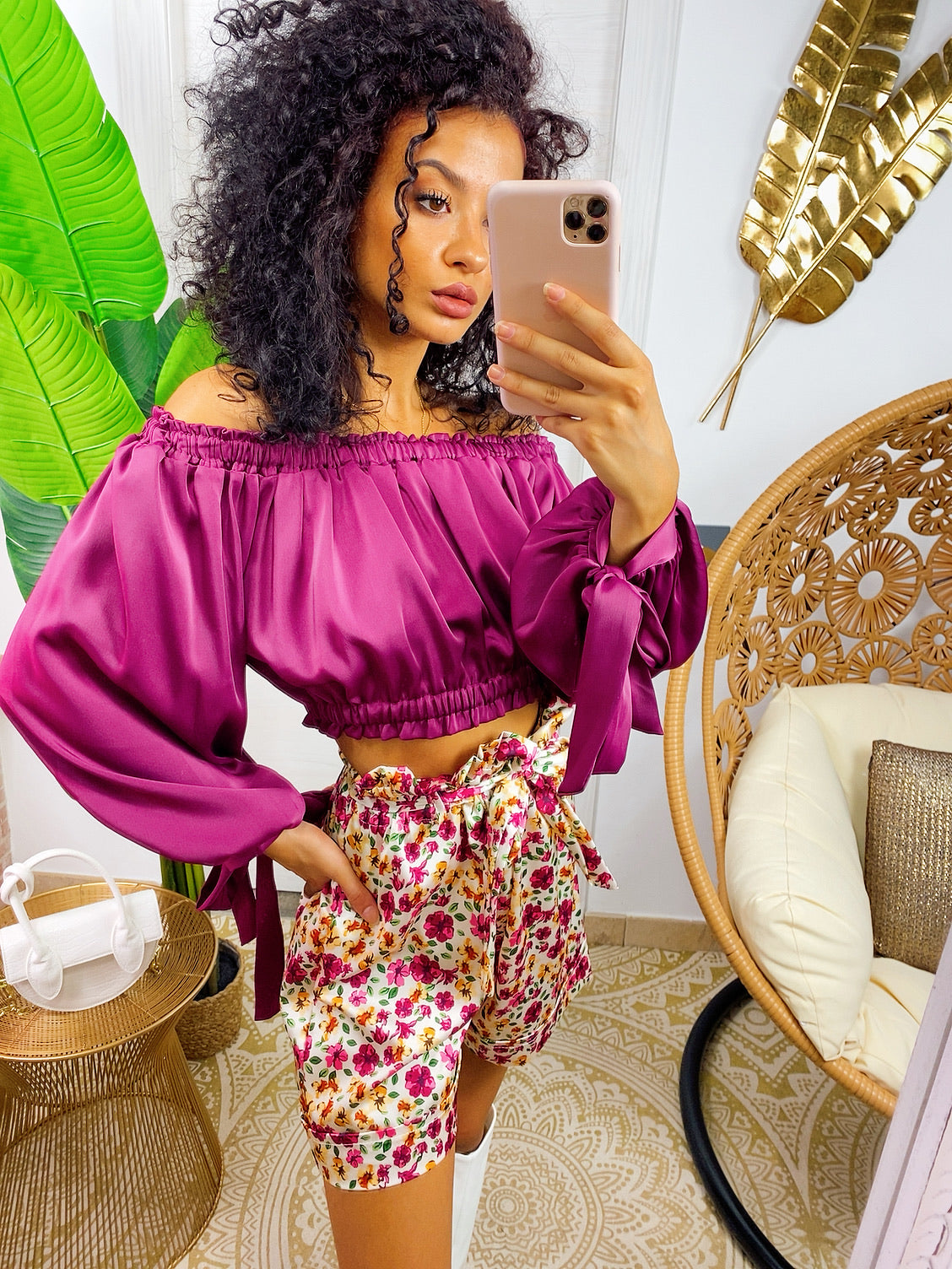 Short a fiori base bianca con fiocco