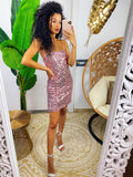 Abito aderente con paillettes rosa