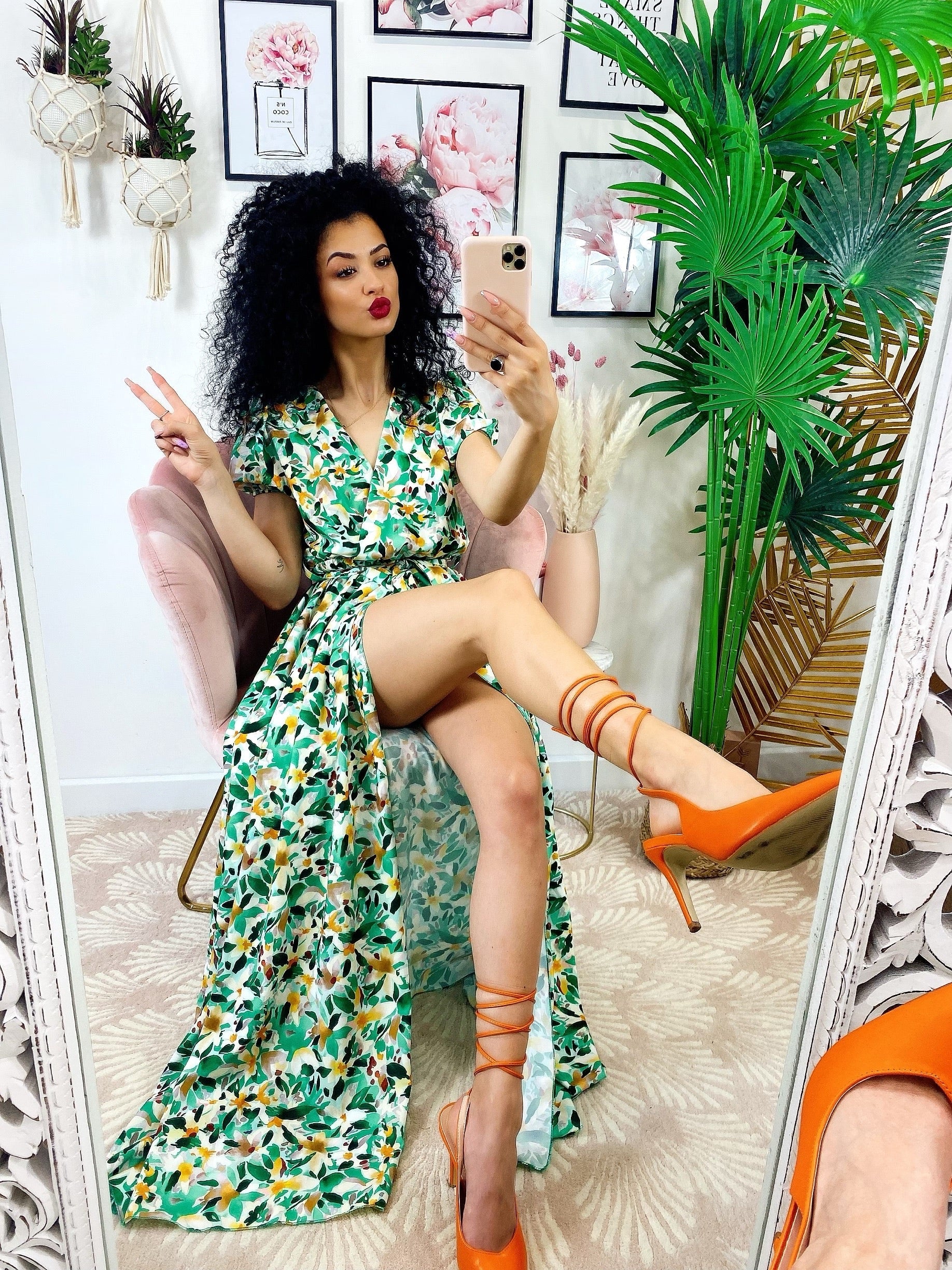 Abito lungo con maxi spacchi a fiori base verde