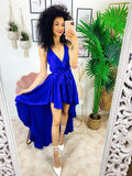 Abito in raso con gonna asimmetrica e incrocio blu