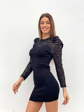 Abito nero con maniche in pizzo