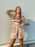 Abito in raso beige  con schiena aperta