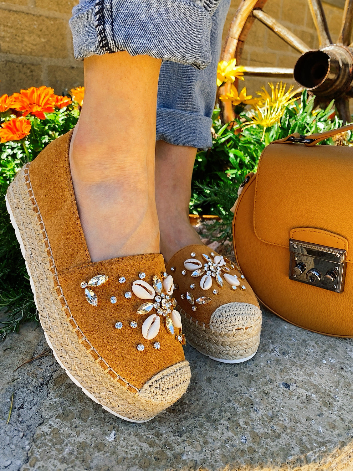 Espadrillas camel estive con conchiglie