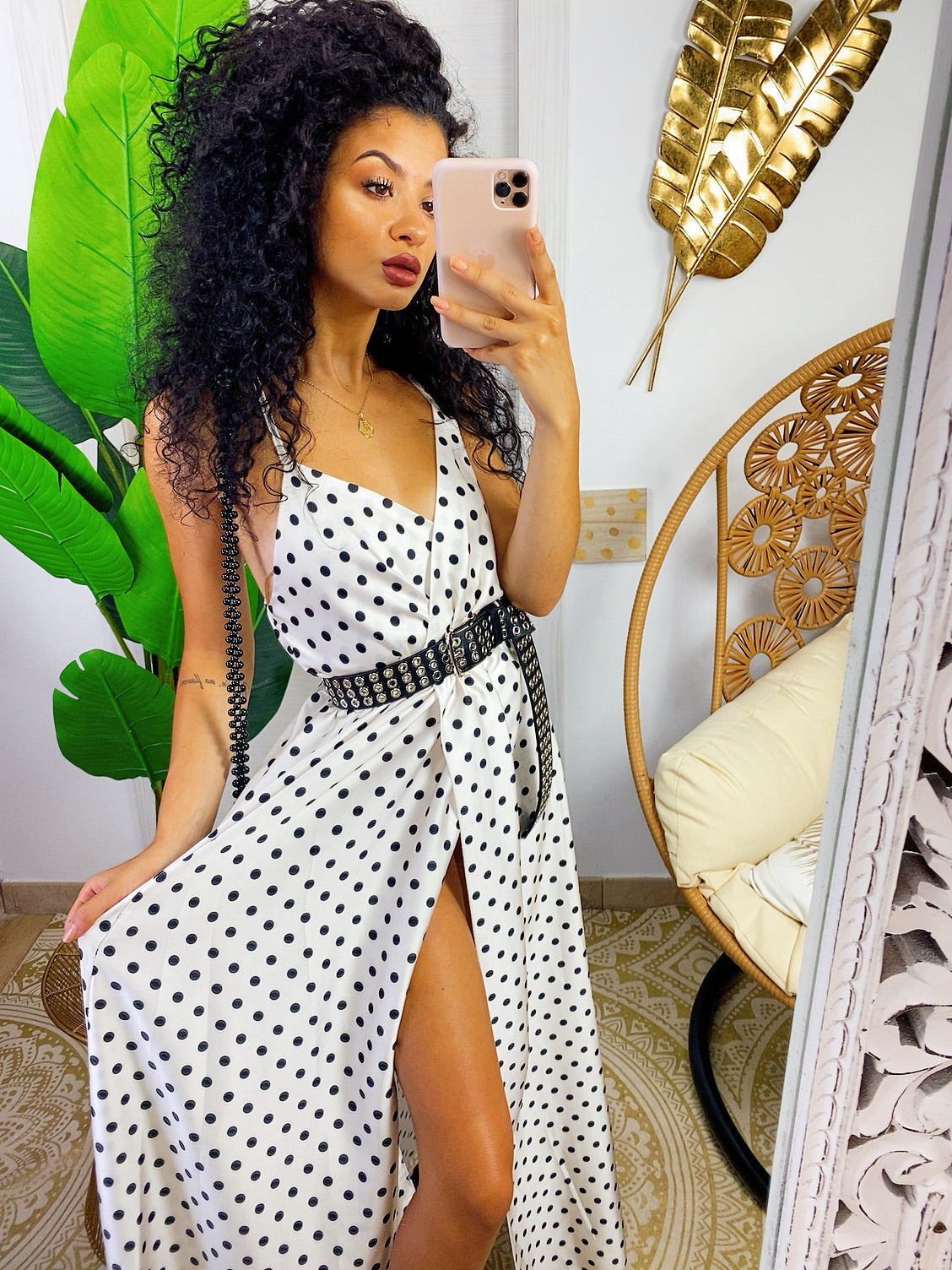Abito in raso con maxi spacco bianco pois nero