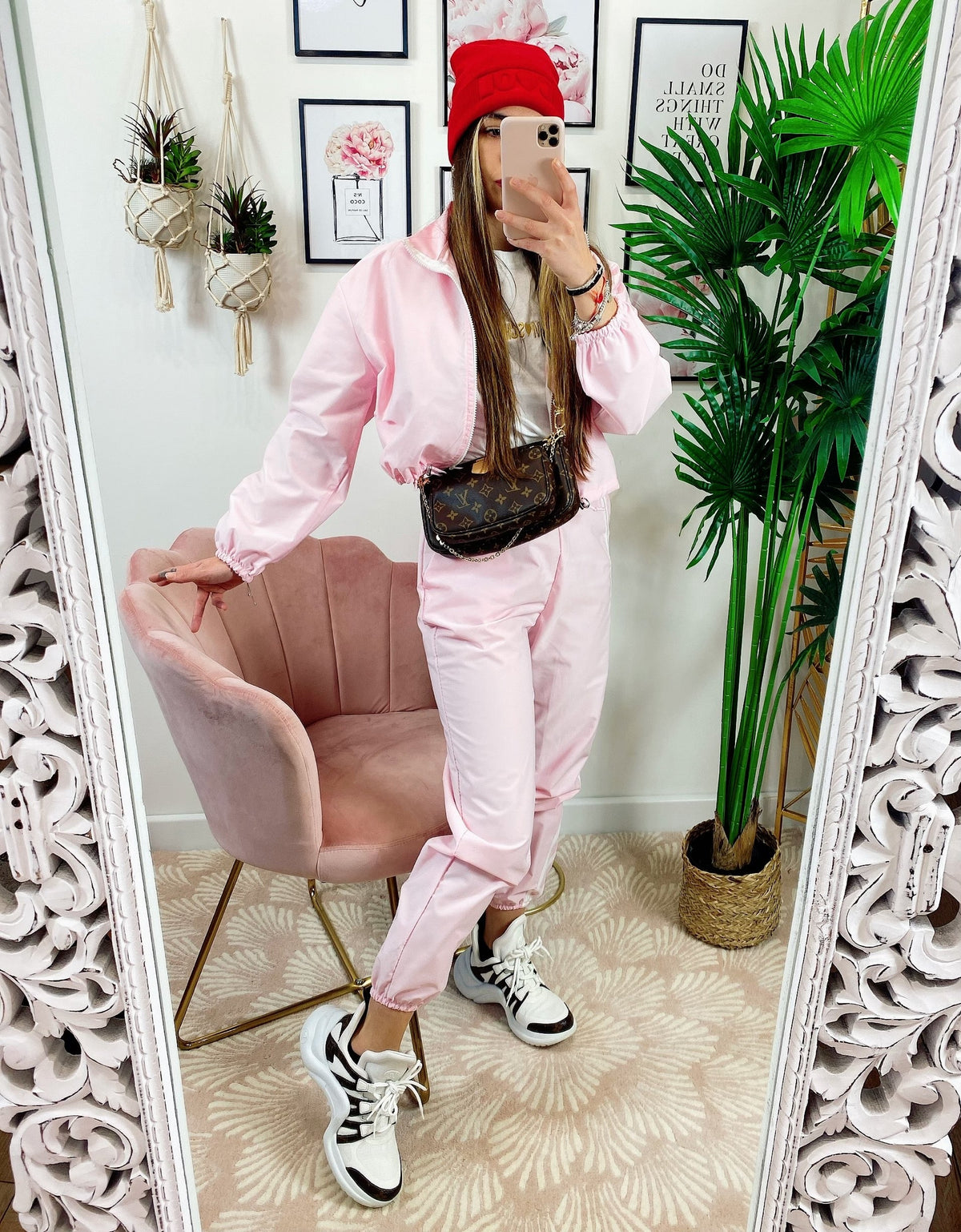 Completo sportivo con righe Rosa