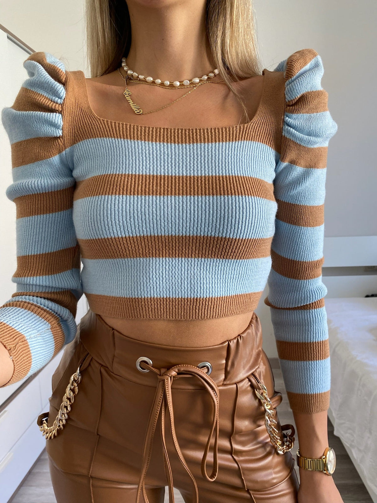 Maglioncino crop a righe nude celeste