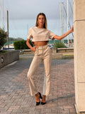 Completo maglia crop e pantalone beige