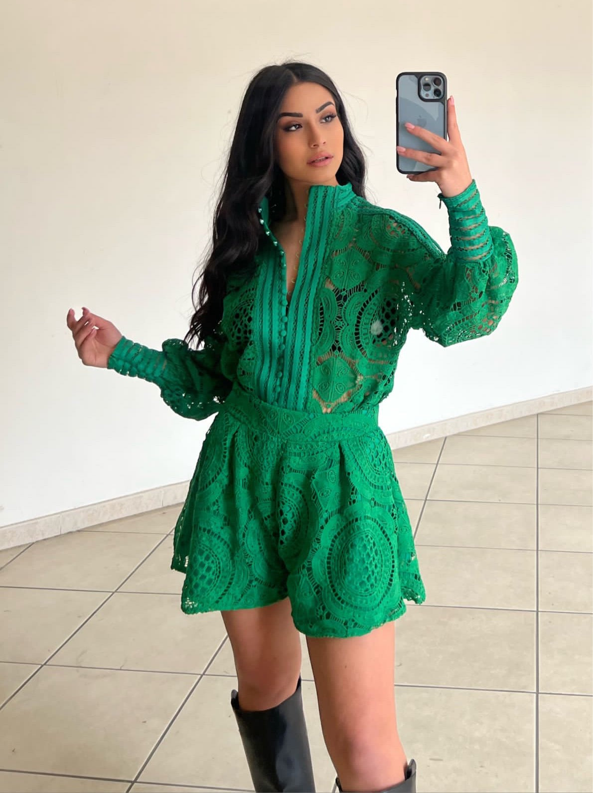 Completo camicia e short verde in pizzo