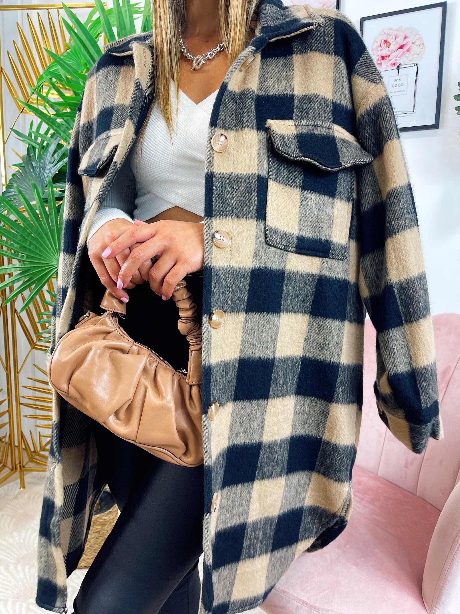 Giacca a quadri lunga dettaglio beige