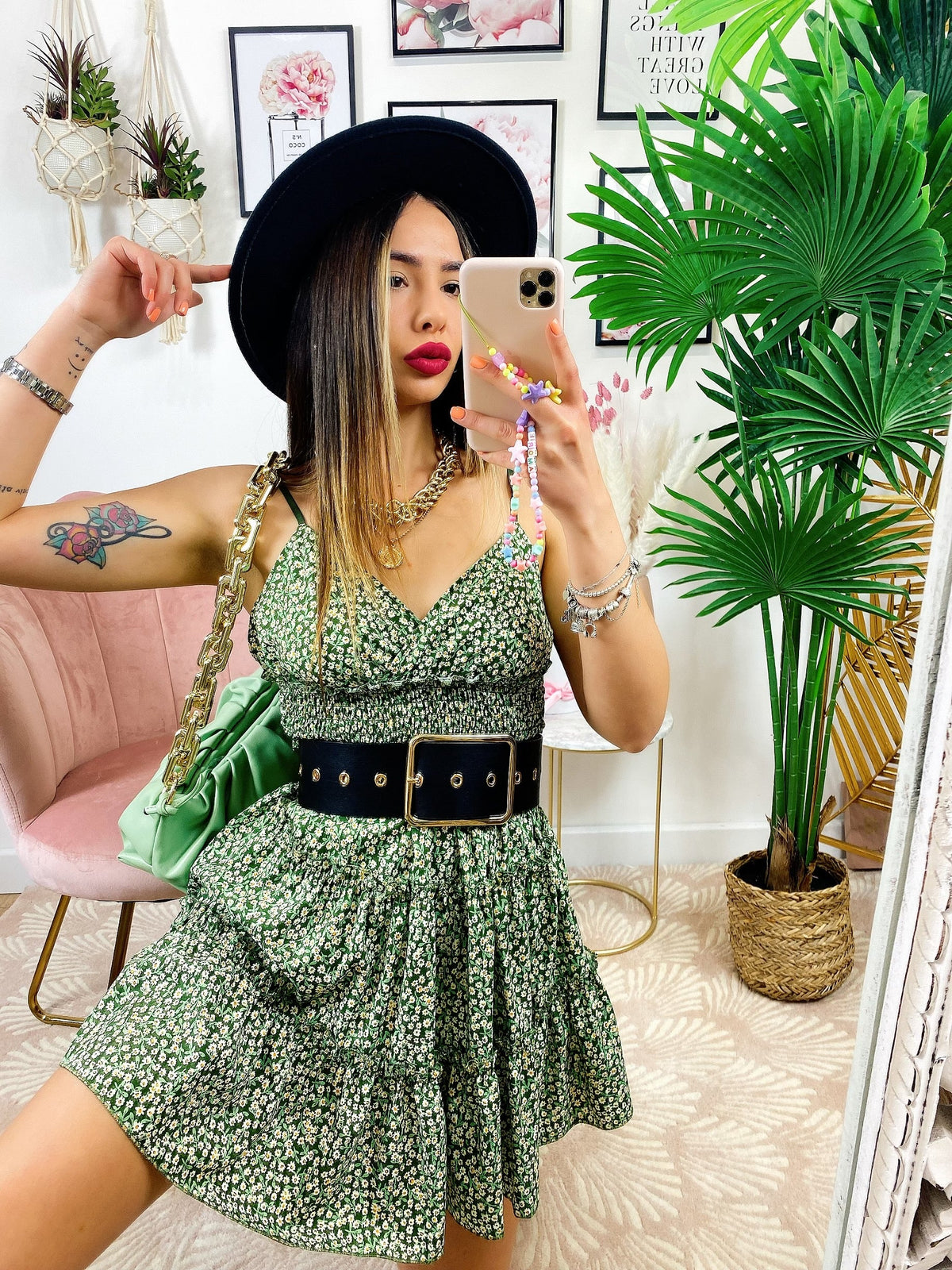 Abito verde con margherite