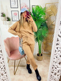 Completo maglia e pantalone camel