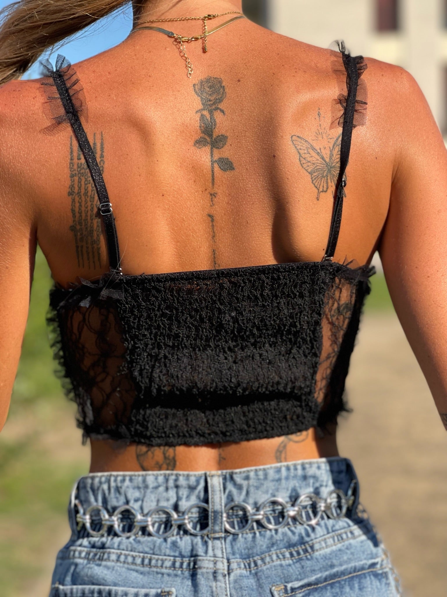 Bralette in pizzo con bottoni gioiello nera
