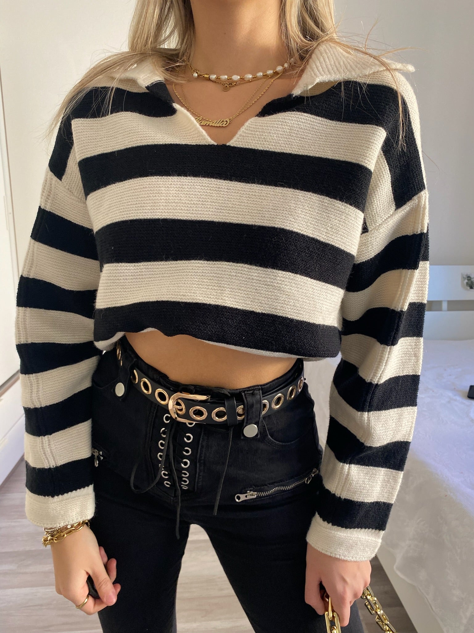 Pull nero e panna con colletto