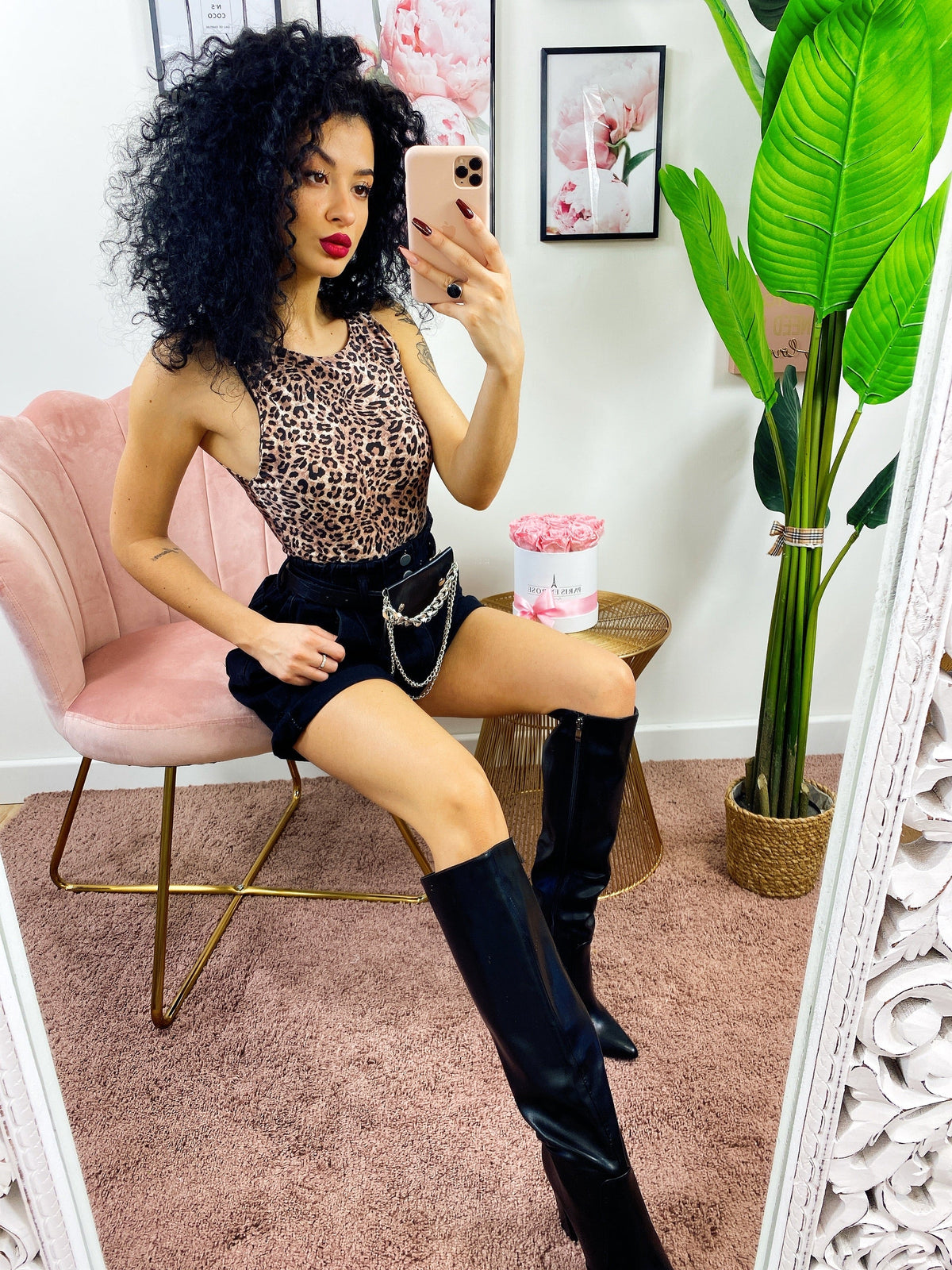 Short in jeans con marsupio e catena Nero