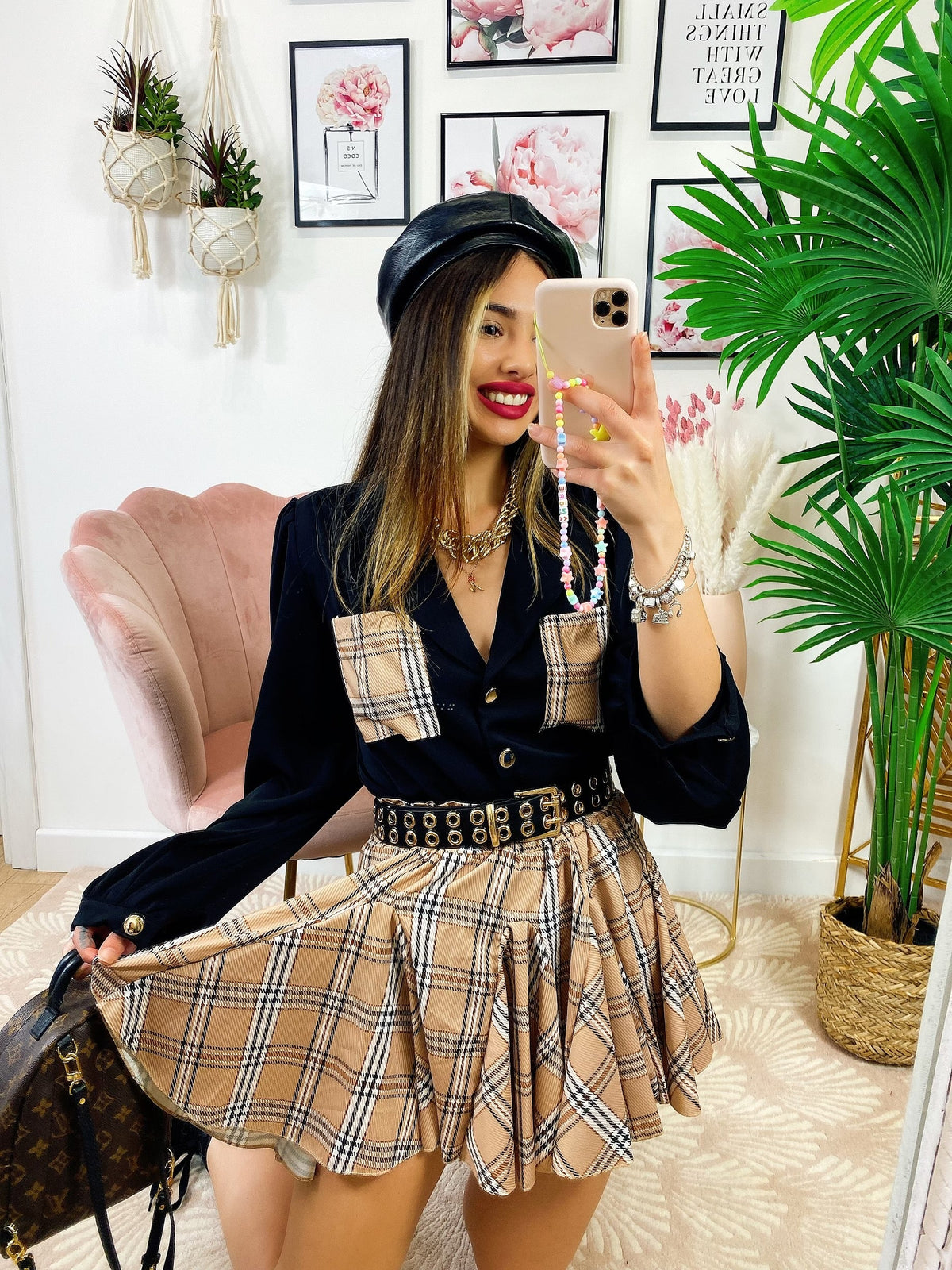 Camicia con tasca ricamata check nera