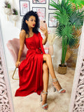 Abito in raso con maxi spacco monomanica rosso