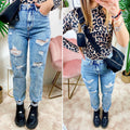 Jeans con strappi sfrangiato sotto