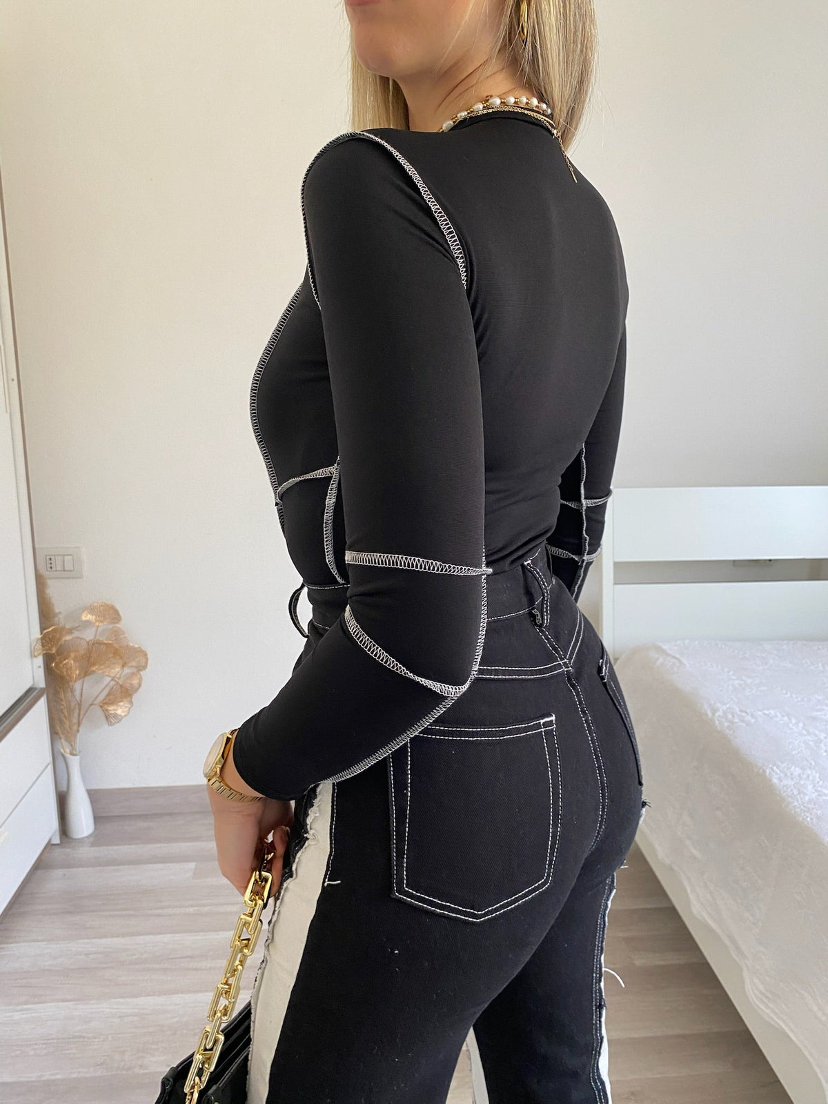 Body cuciture fuori