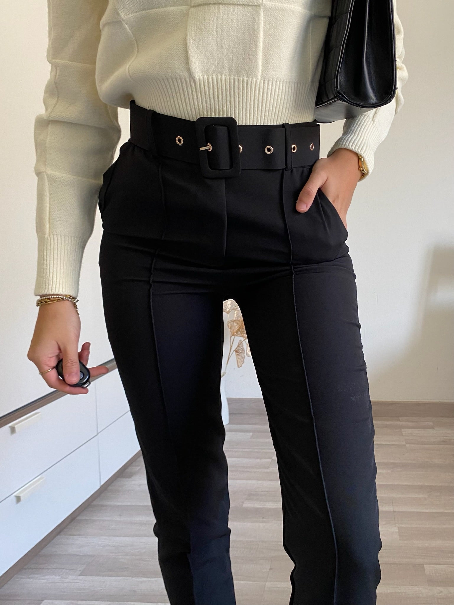 Pantalone aderente nero con cintura