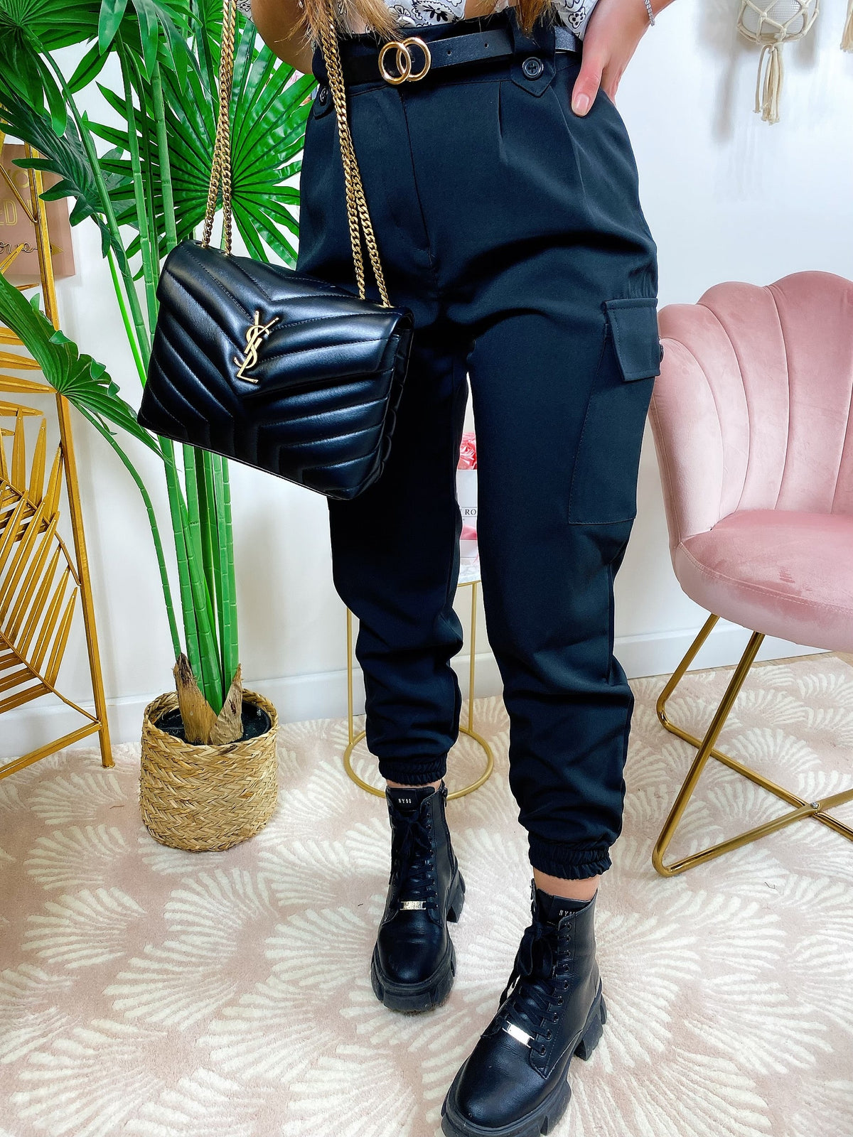 Pantalone con tasche laterali e cintura nero