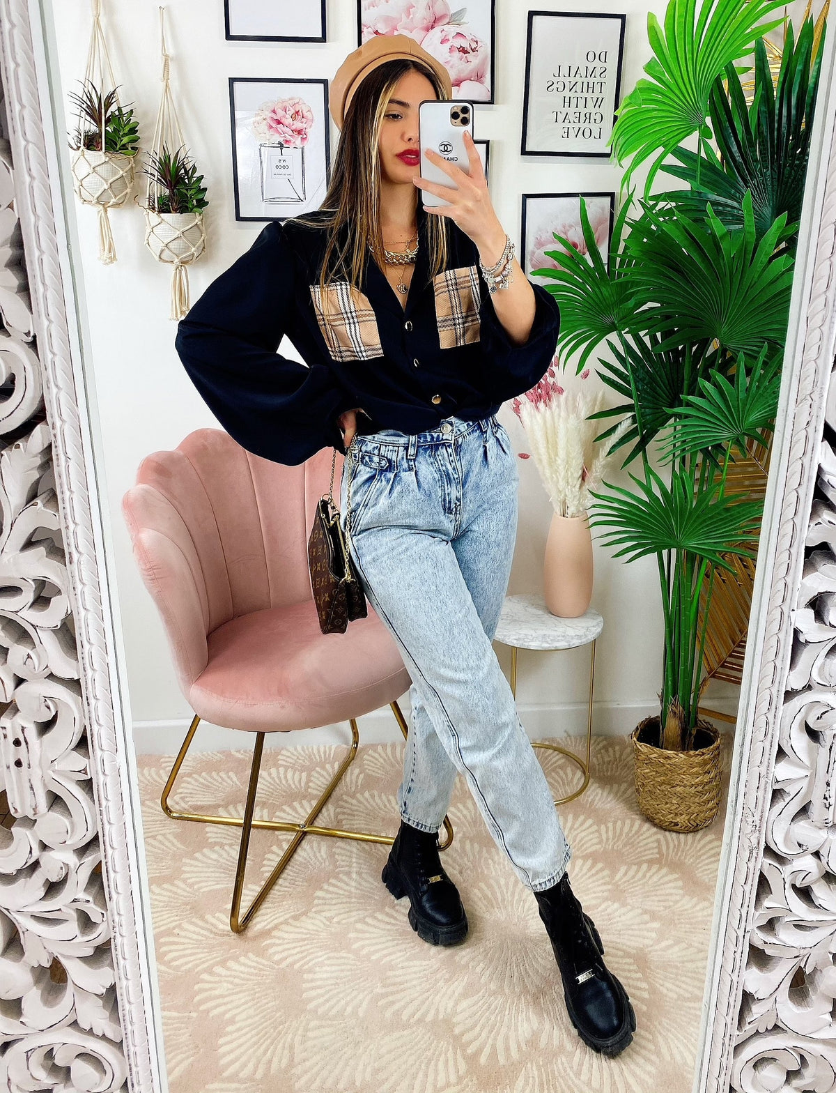 Camicia con tasca ricamata check nera