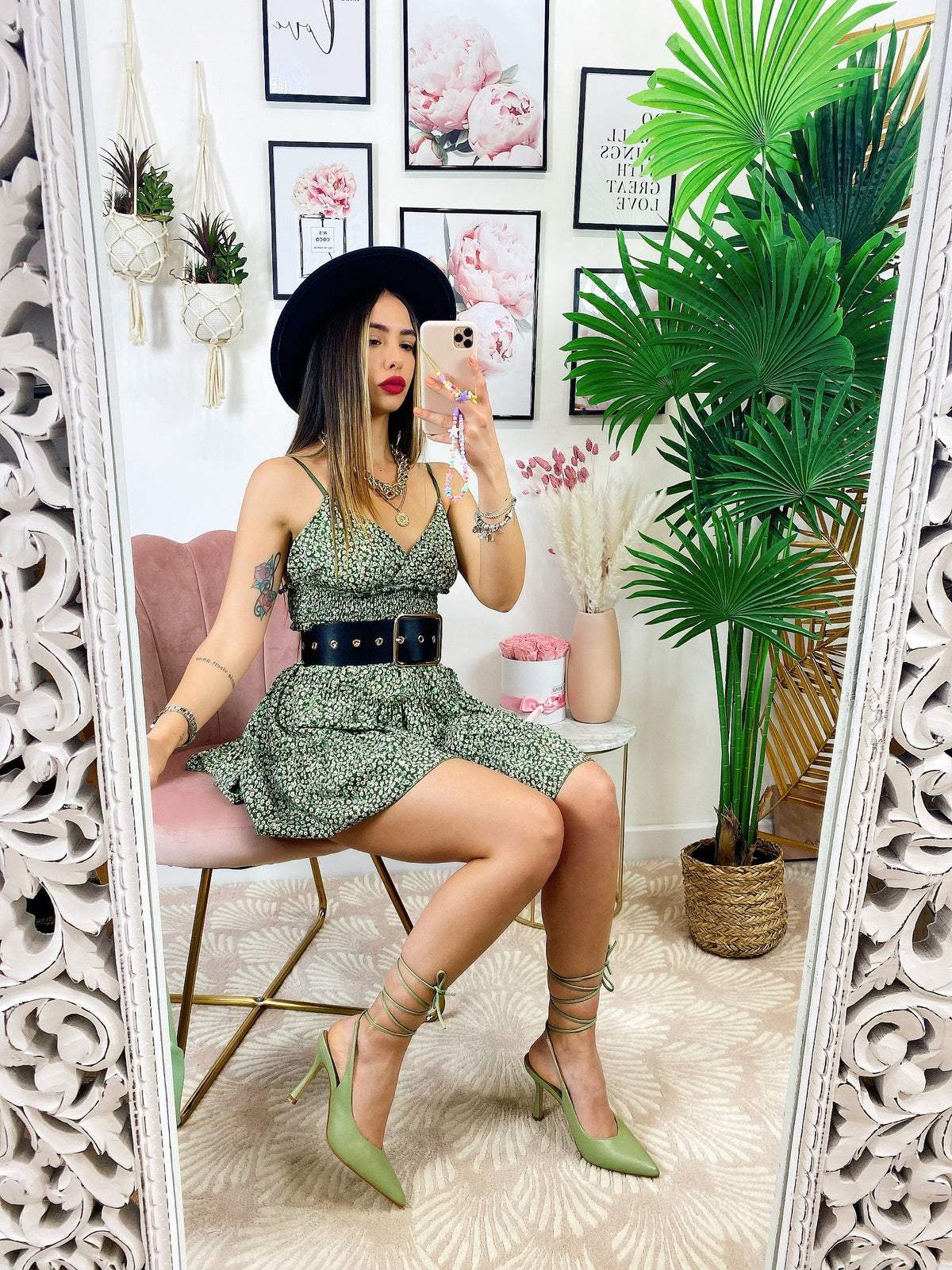 Abito verde con margherite